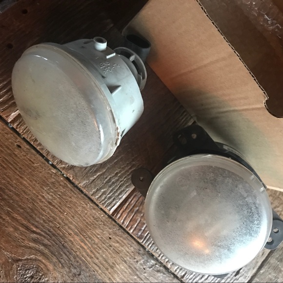 Fog Light Mount- Original Stock Mount fits 2007 Jeep Wrangler - Picture 4 of 6